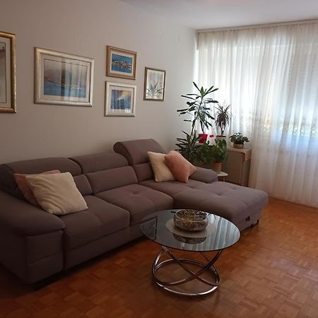 Leona Apartment-Perfect For Four Split Exterior photo
