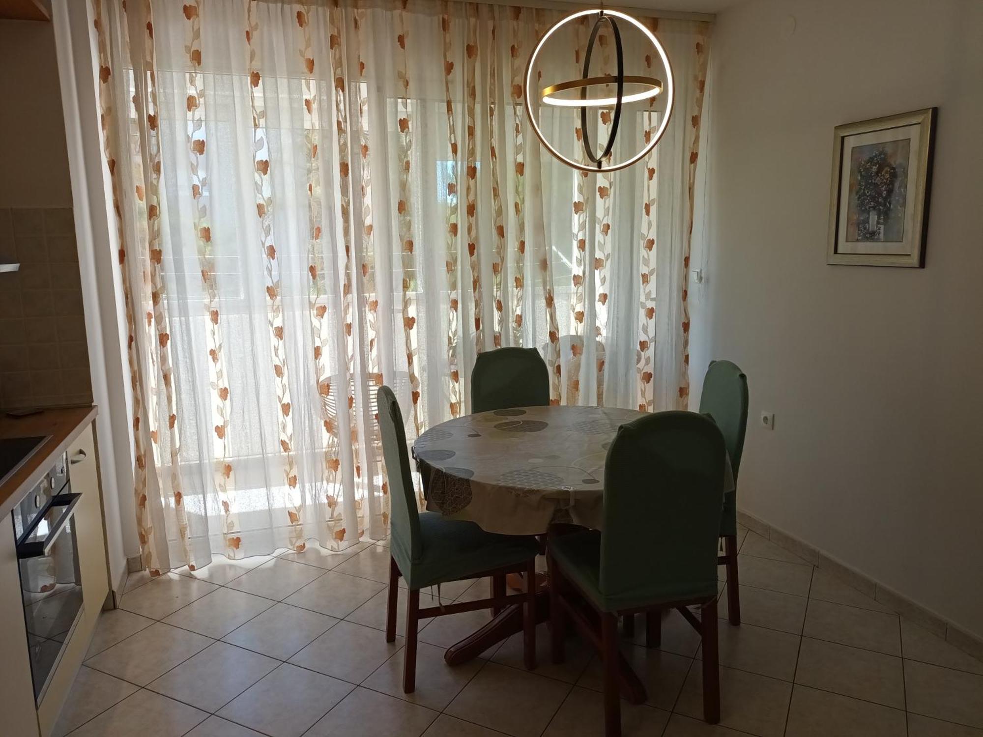Leona Apartment-Perfect For Four Split Exterior photo