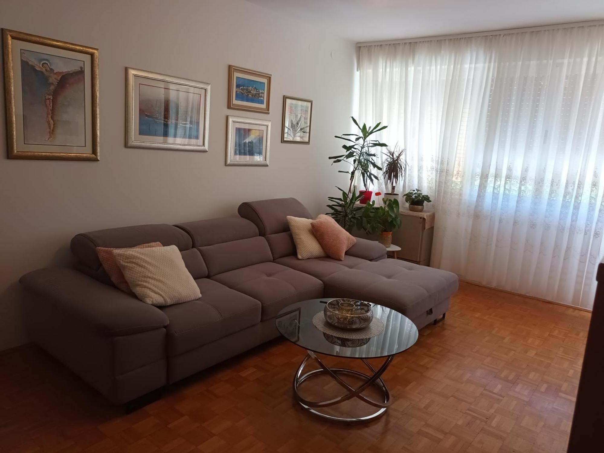 Leona Apartment-Perfect For Four Split Exterior photo