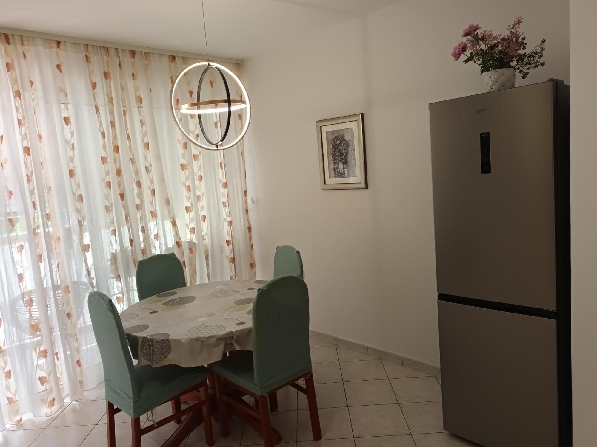 Leona Apartment-Perfect For Four Split Exterior photo